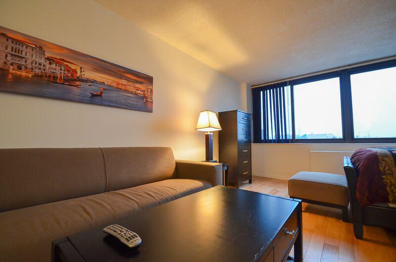 Furnished Studio on Broadway Corporate Apartments - Blu Corporate Housing